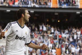 蛙泳赛道南非男将力压群雄，男子蛙泳亚洲纪录